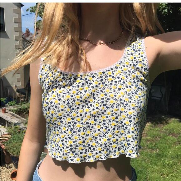 Topshop Cropped Lettuce Hem Ditsy Floral Print Tank Top - Picture 2 of 6